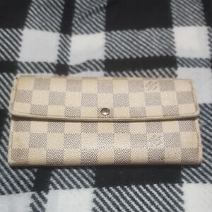 Lv Damiere Cream Wallet CA4068